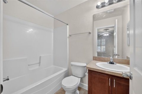 Condo in Gainesville, Florida, 2 bedrooms № 2230429 - photo 25