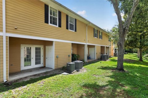 Condo in Gainesville, Florida, 2 bedrooms № 2230429 - photo 30
