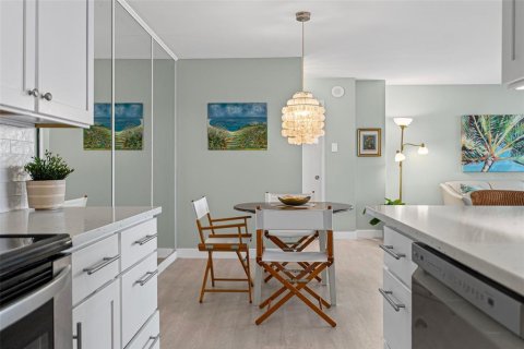 Condominio en venta en Treasure Island, Florida, 2 dormitorios, 115.2 m2 № 1685070 - foto 14