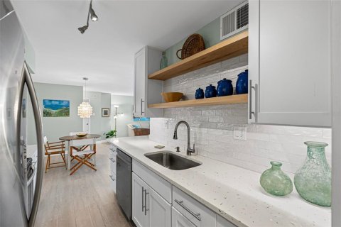 Condominio en venta en Treasure Island, Florida, 2 dormitorios, 115.2 m2 № 1685070 - foto 15