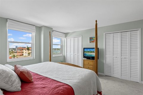 Condominio en venta en Treasure Island, Florida, 2 dormitorios, 115.2 m2 № 1685070 - foto 24