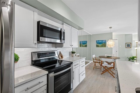 Condominio en venta en Treasure Island, Florida, 2 dormitorios, 115.2 m2 № 1685070 - foto 18