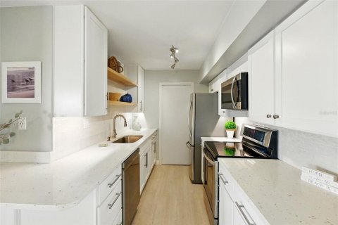 Condominio en venta en Treasure Island, Florida, 2 dormitorios, 115.2 m2 № 1685070 - foto 17