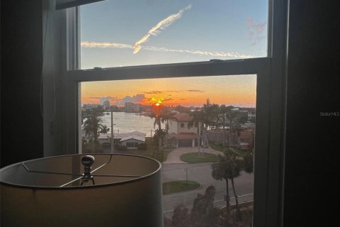 Condominio en venta en Treasure Island, Florida, 2 dormitorios, 115.2 m2 № 1685070 - foto 7