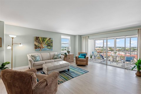 Condominio en venta en Treasure Island, Florida, 2 dormitorios, 115.2 m2 № 1685070 - foto 9