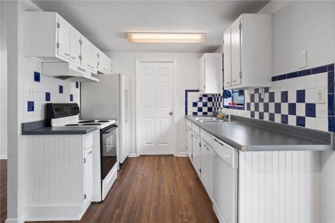 House in Lakeland, Florida 4 bedrooms, 104.79 sq.m. № 1647769 - photo 6