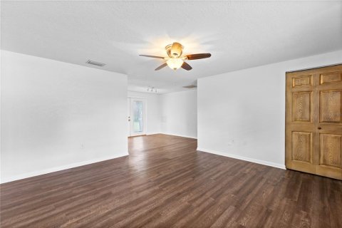 House in Lakeland, Florida 4 bedrooms, 104.79 sq.m. № 1647769 - photo 4