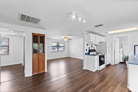 House in Lakeland, Florida 4 bedrooms, 104.79 sq.m. № 1647769 - photo 9