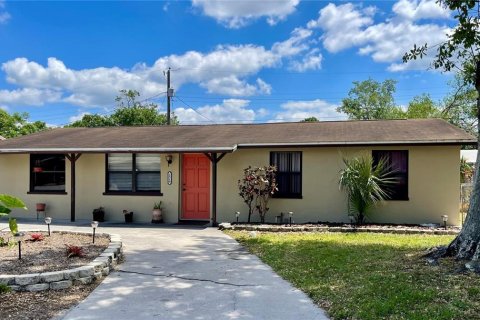 House in Lakeland, Florida 4 bedrooms, 104.79 sq.m. № 1647769 - photo 1