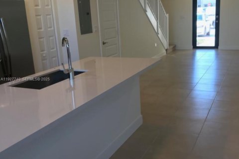Townhouse in Doral, Florida 3 bedrooms, 132.39 sq.m. № 1987018 - photo 5