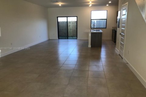 Townhouse in Doral, Florida 3 bedrooms, 132.39 sq.m. № 1987018 - photo 3