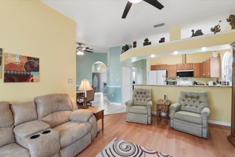 House in Lakeland, Florida 2 bedrooms, 172.05 sq.m. № 2220145 - photo 12