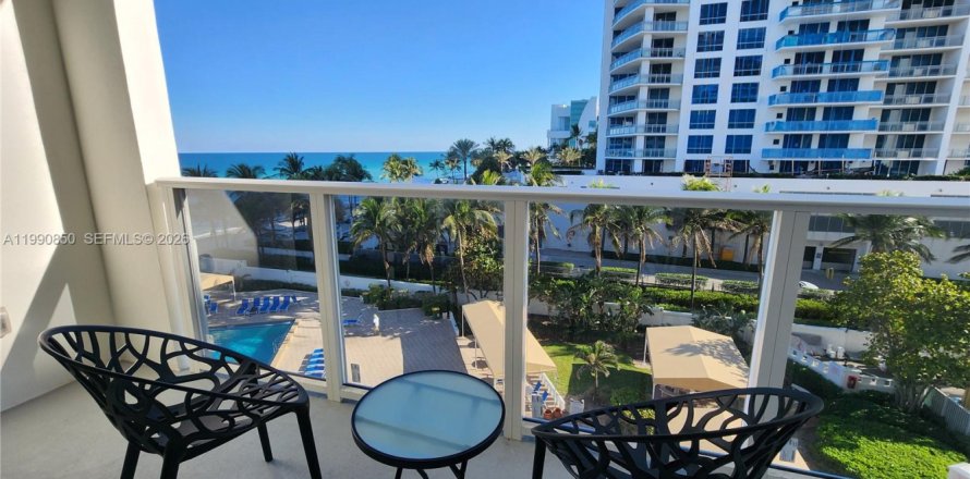 Condominio en Hollywood, Florida, 1 dormitorio № 2058044