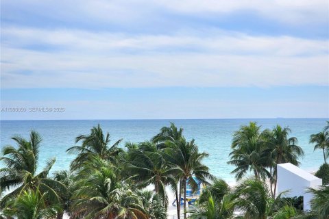 Condominio en alquiler en Hollywood, Florida, 1 dormitorio, 72.46 m2 № 2058044 - foto 3