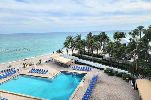 Condominio en alquiler en Hollywood, Florida, 1 dormitorio, 72.46 m2 № 2058044 - foto 16