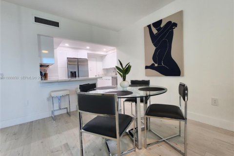 Condominio en alquiler en Hollywood, Florida, 1 dormitorio, 72.46 m2 № 2058044 - foto 5