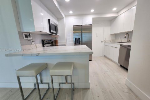 Condominio en alquiler en Hollywood, Florida, 1 dormitorio, 72.46 m2 № 2058044 - foto 6