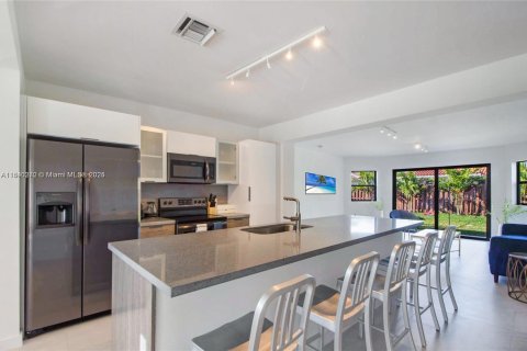 Casa en venta en North Bay Village, Florida, 3 dormitorios, 170.38 m2 № 1828965 - foto 1