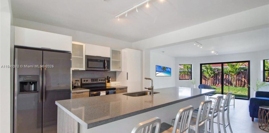Casa en North Bay Village, Florida 3 dormitorios, 170.38 m2 № 1828965