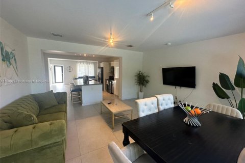 Casa en venta en North Bay Village, Florida, 3 dormitorios, 170.38 m2 № 1828965 - foto 24