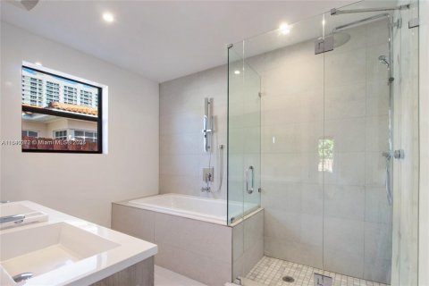 Casa en venta en North Bay Village, Florida, 3 dormitorios, 170.38 m2 № 1828965 - foto 6