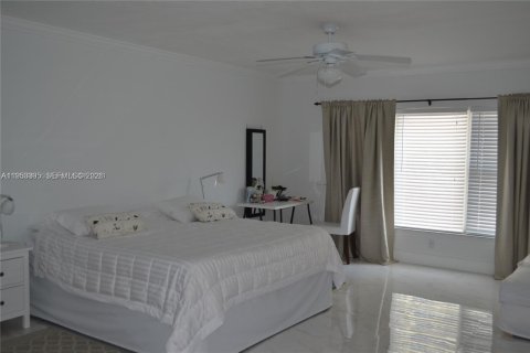 Condo in Fort Lauderdale, Florida, 3 bedrooms  № 2007769 - photo 11