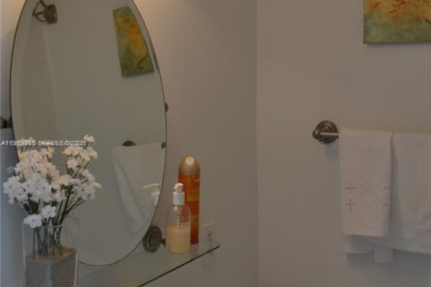 Condo in Fort Lauderdale, Florida, 3 bedrooms  № 2007769 - photo 26