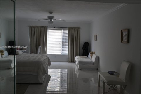 Condo in Fort Lauderdale, Florida, 3 bedrooms  № 2007769 - photo 10