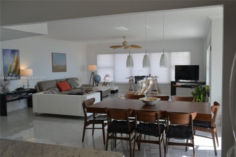 Condo in Fort Lauderdale, Florida, 3 bedrooms  № 2007769 - photo 28