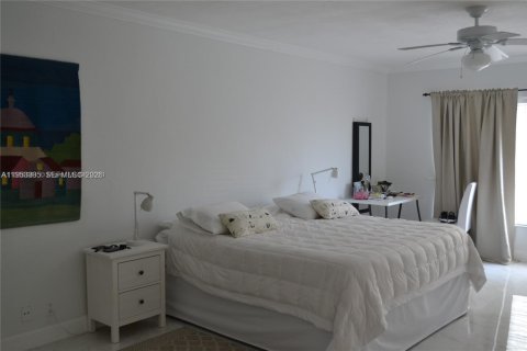 Condo in Fort Lauderdale, Florida, 3 bedrooms  № 2007769 - photo 17