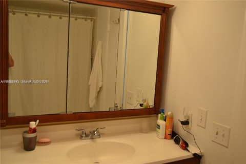Condo in Fort Lauderdale, Florida, 3 bedrooms  № 2007769 - photo 18
