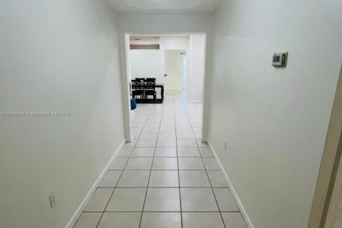 Casa en venta en Davie, Florida, 3 dormitorios, 168.62 m2 № 2050028 - foto 2
