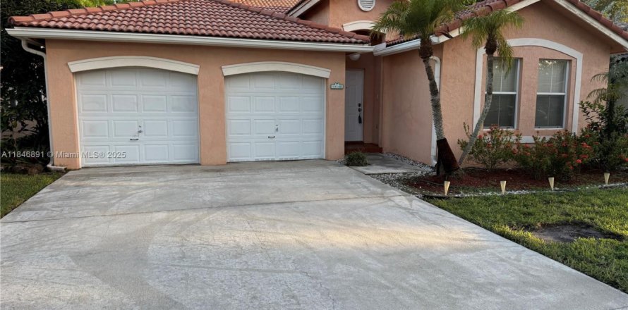 Casa en Davie, Florida 3 dormitorios, 168.62 m2 № 2050028