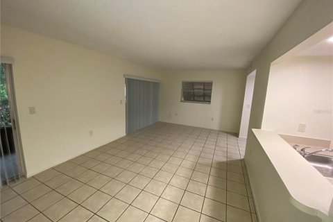 Copropriété à louer à Deltona, Floride: 2 chambres, 83.33 m2 № 2430536 - photo 4