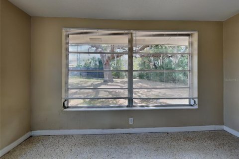 Villa ou maison à louer à Port Richey, Floride: 2 chambres, 110.83 m2 № 2110921 - photo 10