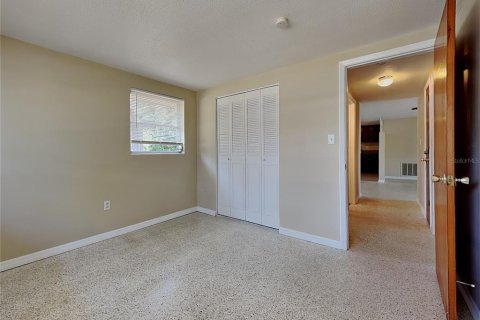 Villa ou maison à louer à Port Richey, Floride: 2 chambres, 110.83 m2 № 2110921 - photo 9