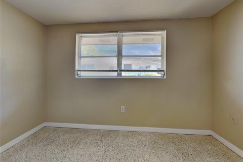 Villa ou maison à louer à Port Richey, Floride: 2 chambres, 110.83 m2 № 2110921 - photo 8