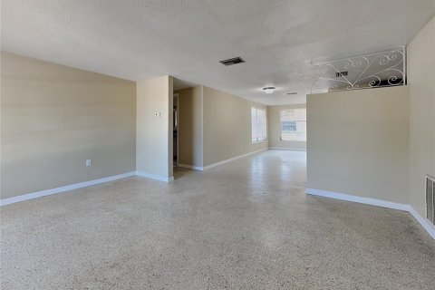 Villa ou maison à louer à Port Richey, Floride: 2 chambres, 110.83 m2 № 2110921 - photo 2