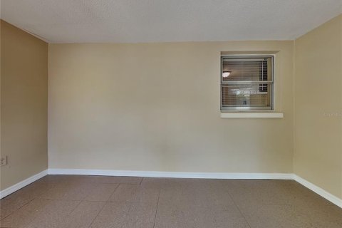 Villa ou maison à louer à Port Richey, Floride: 2 chambres, 110.83 m2 № 2110921 - photo 15