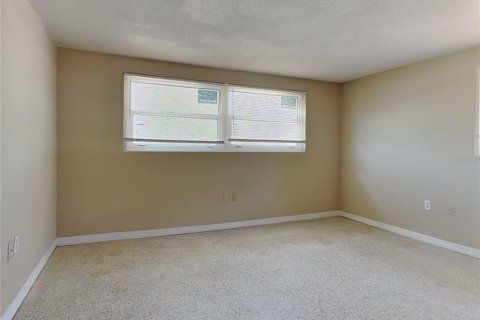 Villa ou maison à louer à Port Richey, Floride: 2 chambres, 110.83 m2 № 2110921 - photo 6
