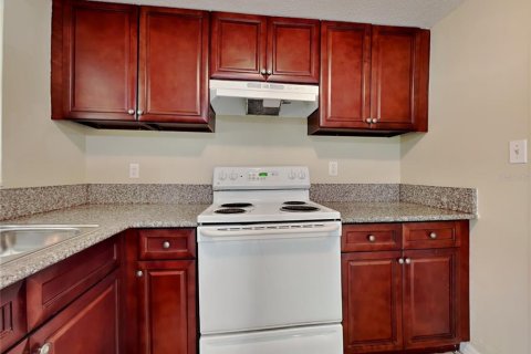 Villa ou maison à louer à Port Richey, Floride: 2 chambres, 110.83 m2 № 2110921 - photo 5
