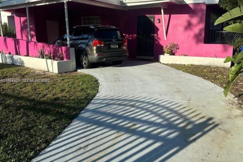 Casa en venta en North Miami Beach, Florida, 3 dormitorios, 133.78 m2 № 1992675 - foto 3