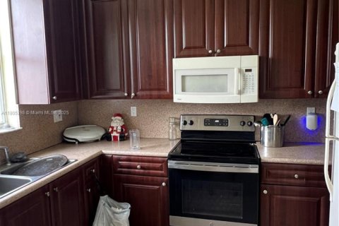 Townhouse in Homestead, Florida 4 bedrooms, 182.55 sq.m. № 1864383 - photo 4