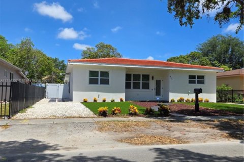 Villa ou maison à louer à North Miami, Floride: 7 chambres, 249.07 m2 № 1864795 - photo 3