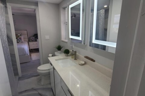 Condo in Fort Lauderdale, Florida, 2 bedrooms  № 724655 - photo 1