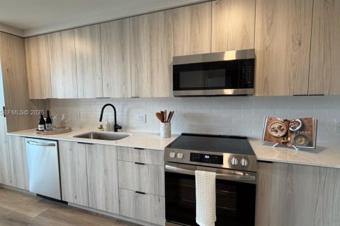 Apartamento en alquiler en Miami, Florida, 3 dormitorios, 132.11 m2 № 2249421 - foto 16