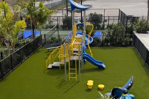 Apartamento en alquiler en Miami, Florida, 3 dormitorios, 132.11 m2 № 2249421 - foto 7