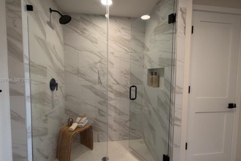 Apartamento en alquiler en Miami, Florida, 3 dormitorios, 132.11 m2 № 2249421 - foto 20