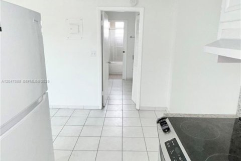 Condo in North Miami, Florida, 1 bedroom  № 2271263 - photo 7
