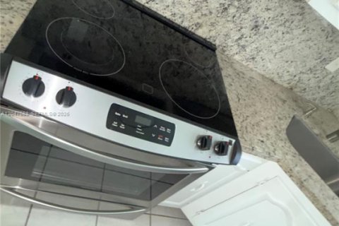 Condo in North Miami, Florida, 1 bedroom  № 2271263 - photo 13